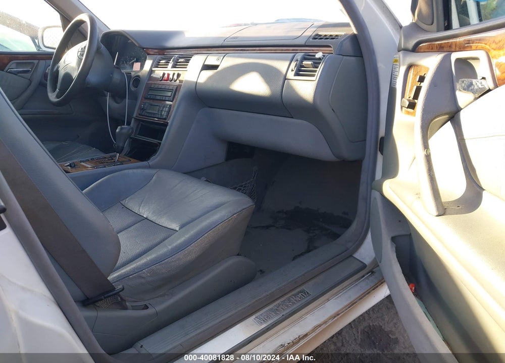 2000 MERCEDES-BENZ E 320 VIN: WDBJF65J5YB027345