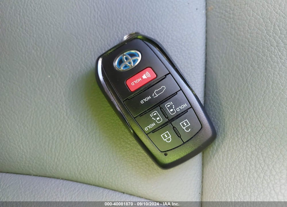 2024 TOYOTA SIENNA XLE VIN: 5TDJSKFC7RS113563