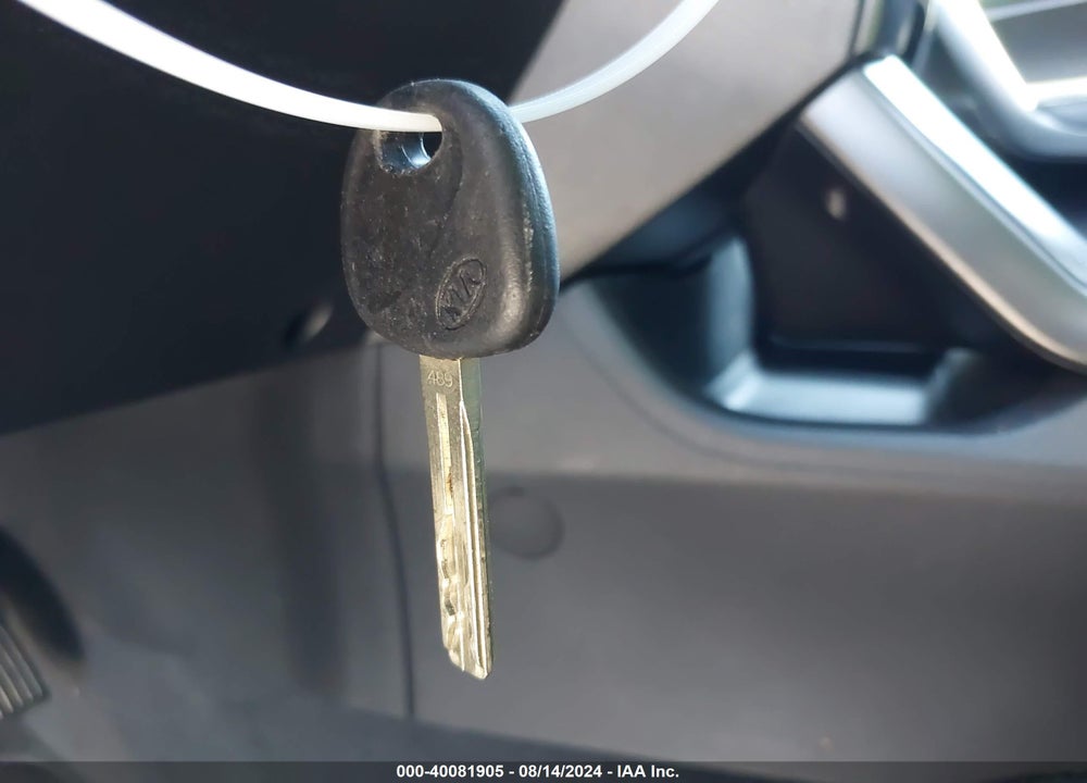 2011 KIA SORENTO VIN: 5XYKTDA16BG178376