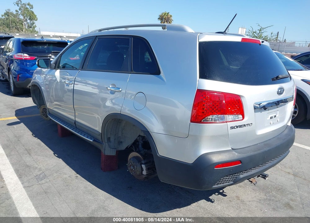 2011 KIA SORENTO VIN: 5XYKTDA16BG178376