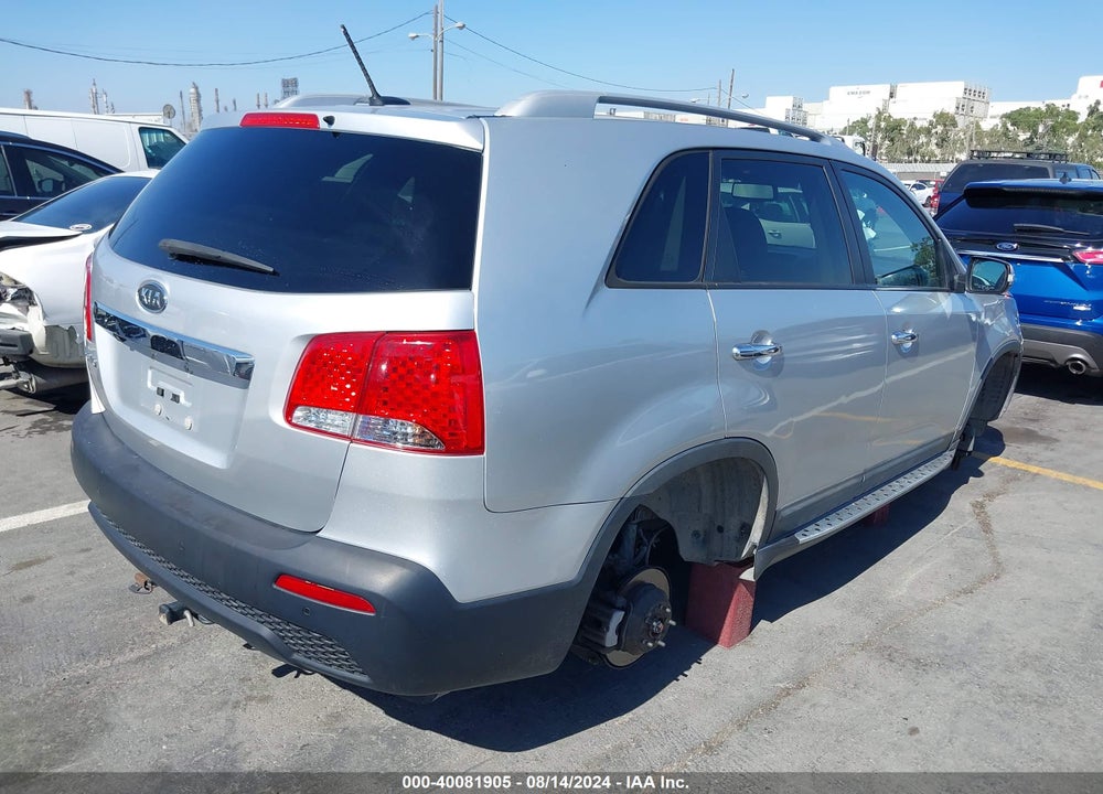 2011 KIA SORENTO VIN: 5XYKTDA16BG178376