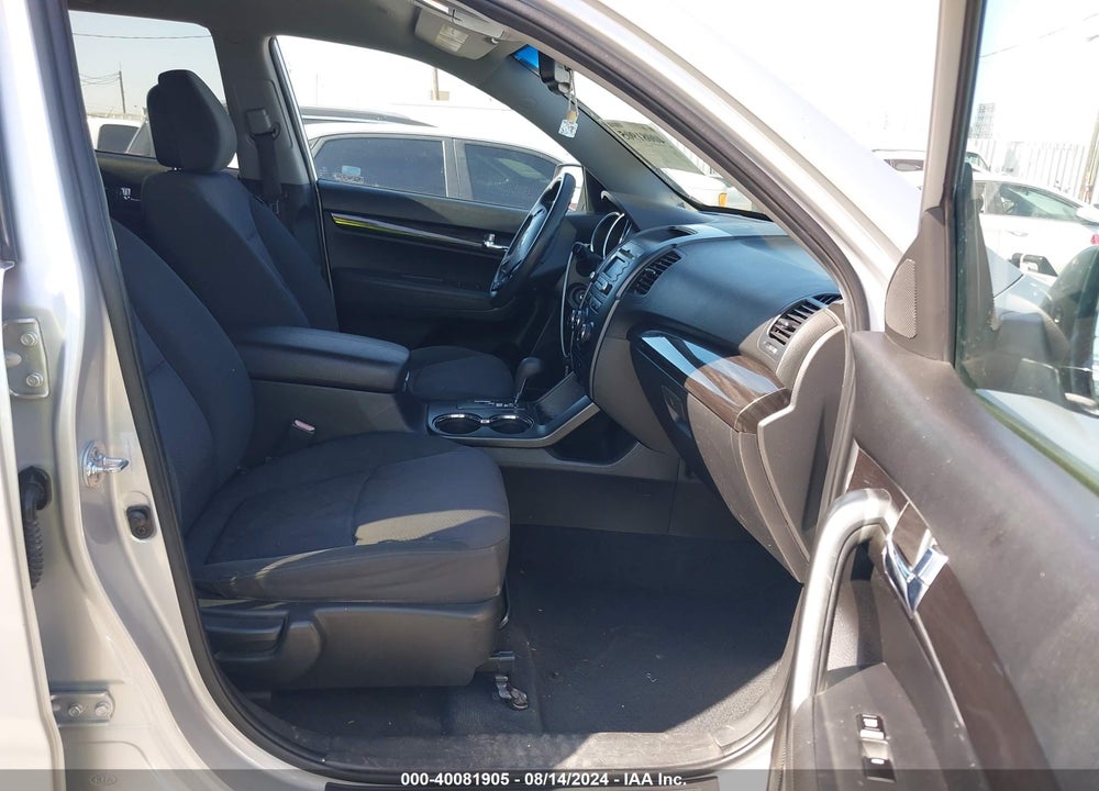 2011 KIA SORENTO VIN: 5XYKTDA16BG178376