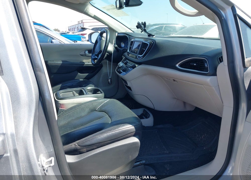 2020 CHRYSLER PACIFICA TOURING L VIN: 2C4RC1BG9LR117911