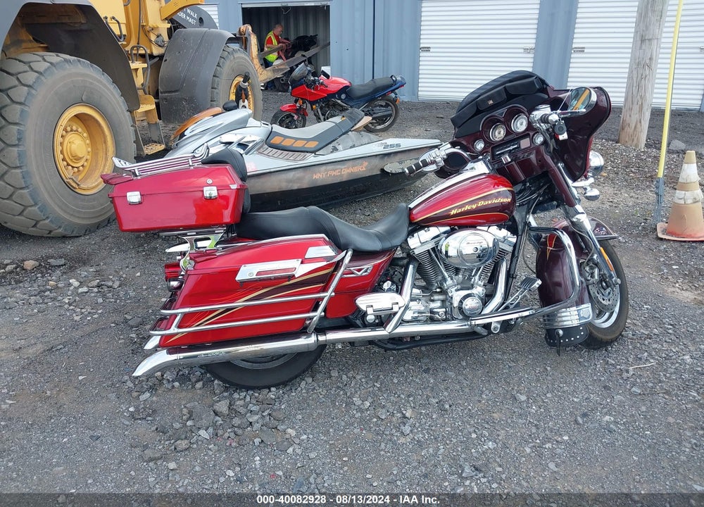 2005 HARLEY-DAVIDSON FLHTCSE2 VIN: 1HD1PKE125Y952826