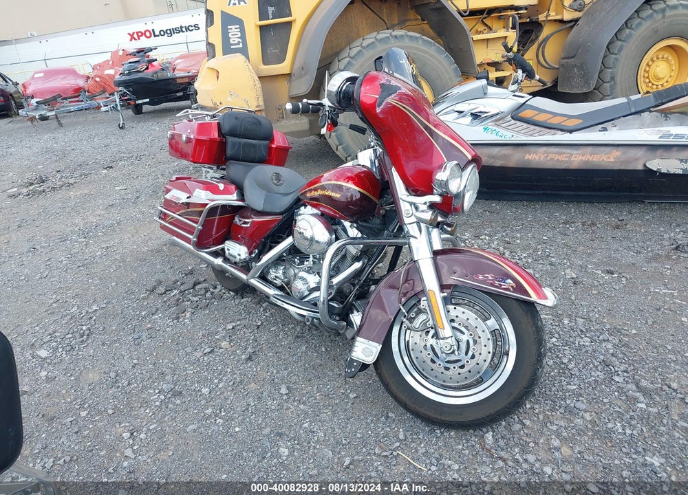 2005 HARLEY-DAVIDSON FLHTCSE2 VIN: 1HD1PKE125Y952826