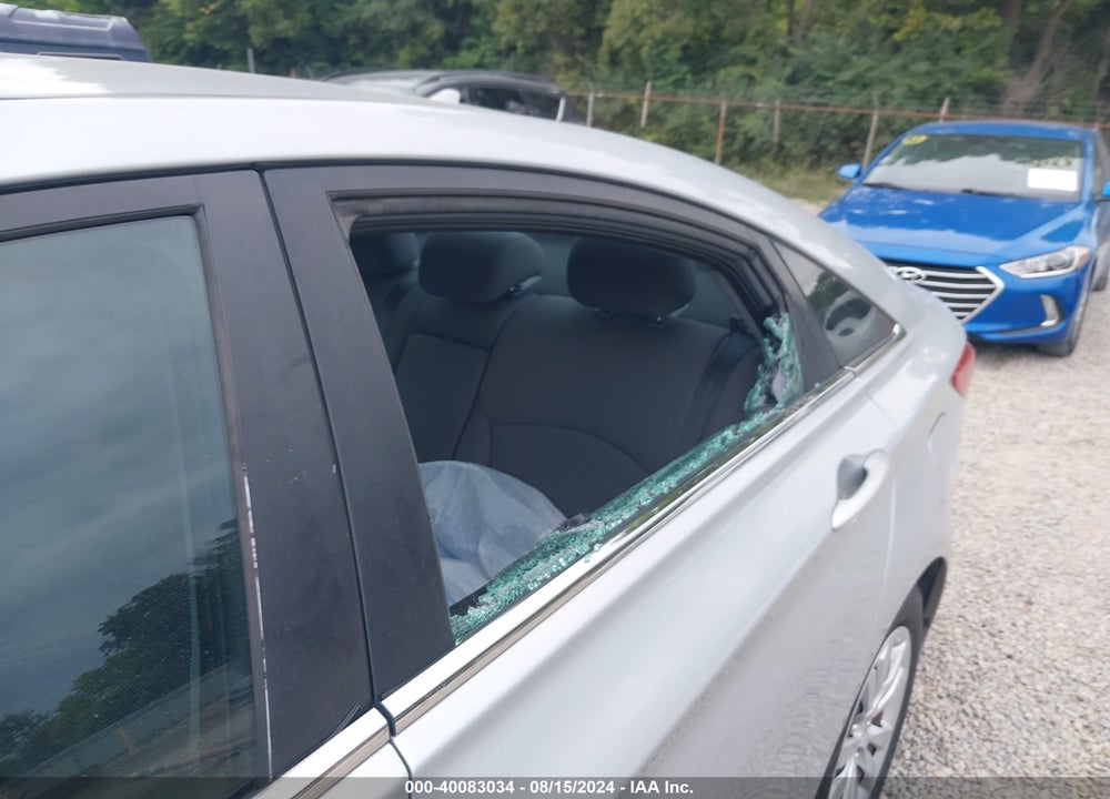 2011 HYUNDAI SONATA VIN: 5NPEB4AC0BH066070