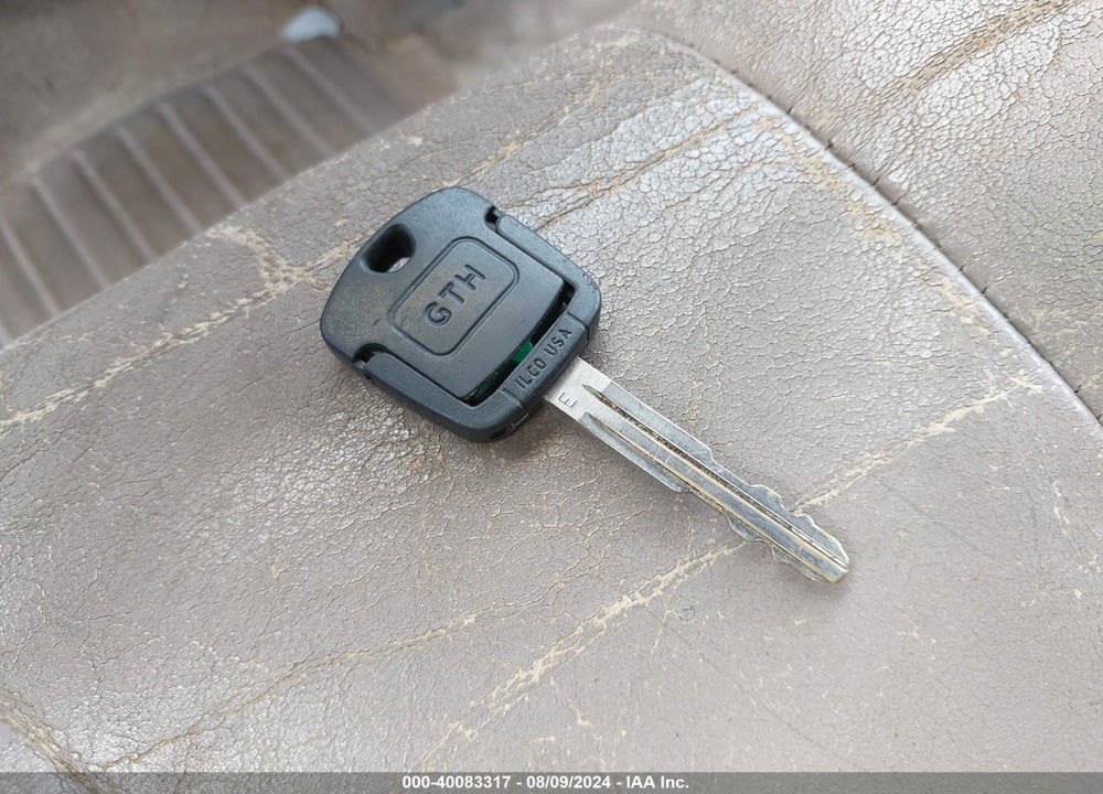 2000 TOYOTA SIENNA XLE VIN: 4T3ZF13C1YU205271