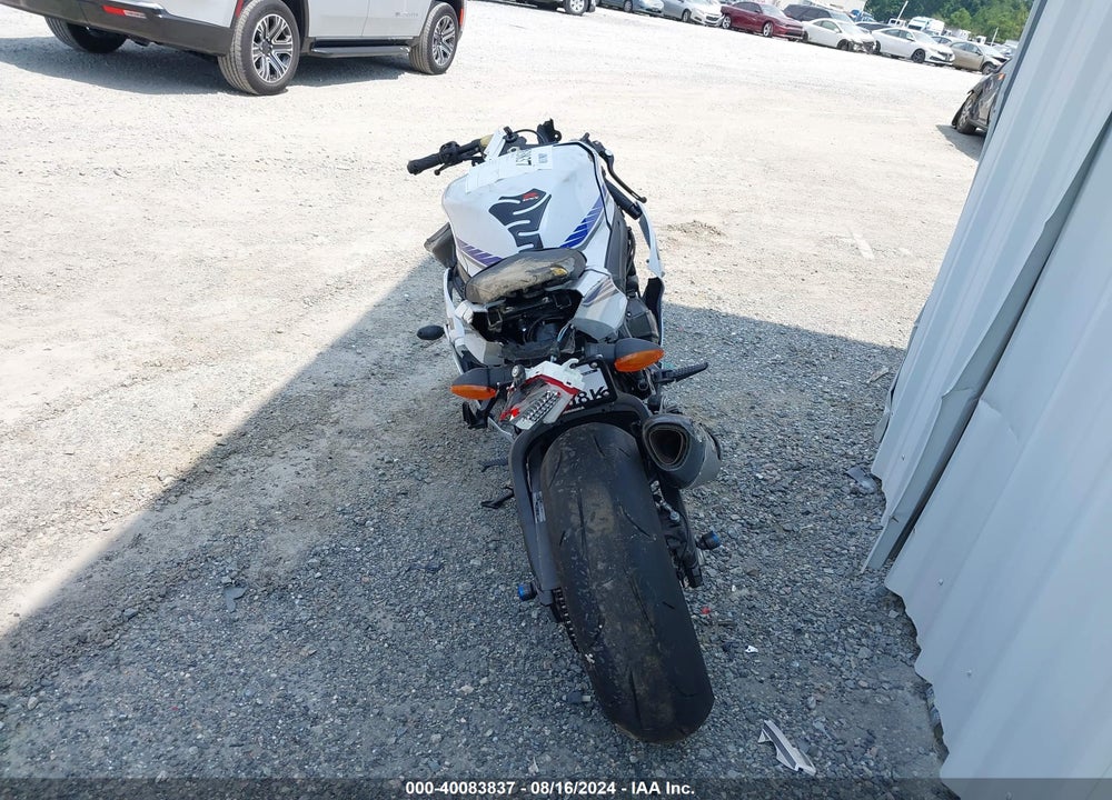 2018 SUZUKI GSX-R1000 VIN: JS1DM11B8J2100035