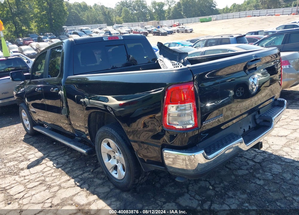2022 RAM 1500 BIG HORN QUAD CAB 4X2 6'4 BOX VIN: 1C6RREBG0NN291041