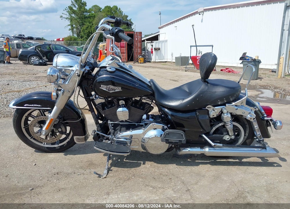 2016 HARLEY-DAVIDSON FLHR ROAD KING VIN: 1HD1FBM19GB620683