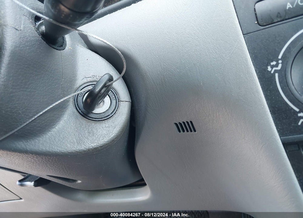 2008 TOYOTA COROLLA LE VIN: 1NXBR32E58Z042138