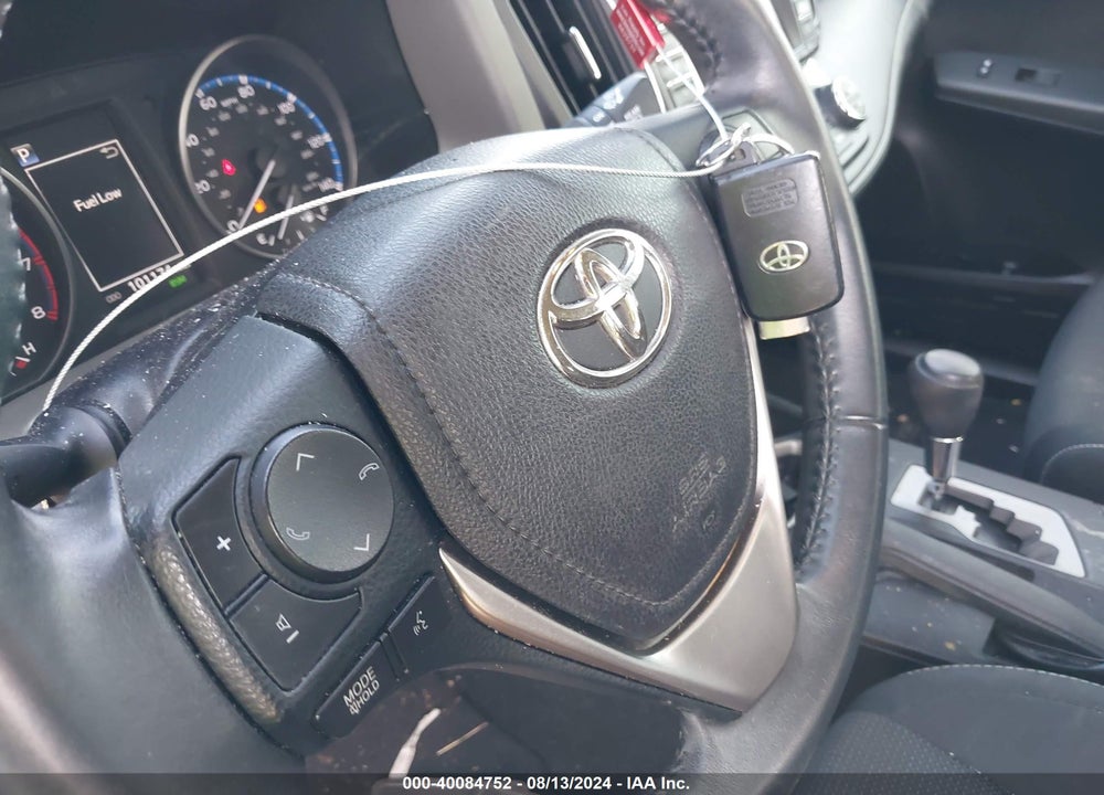 2018 TOYOTA RAV4 XLE VIN: 2T3WFREV1JW425905