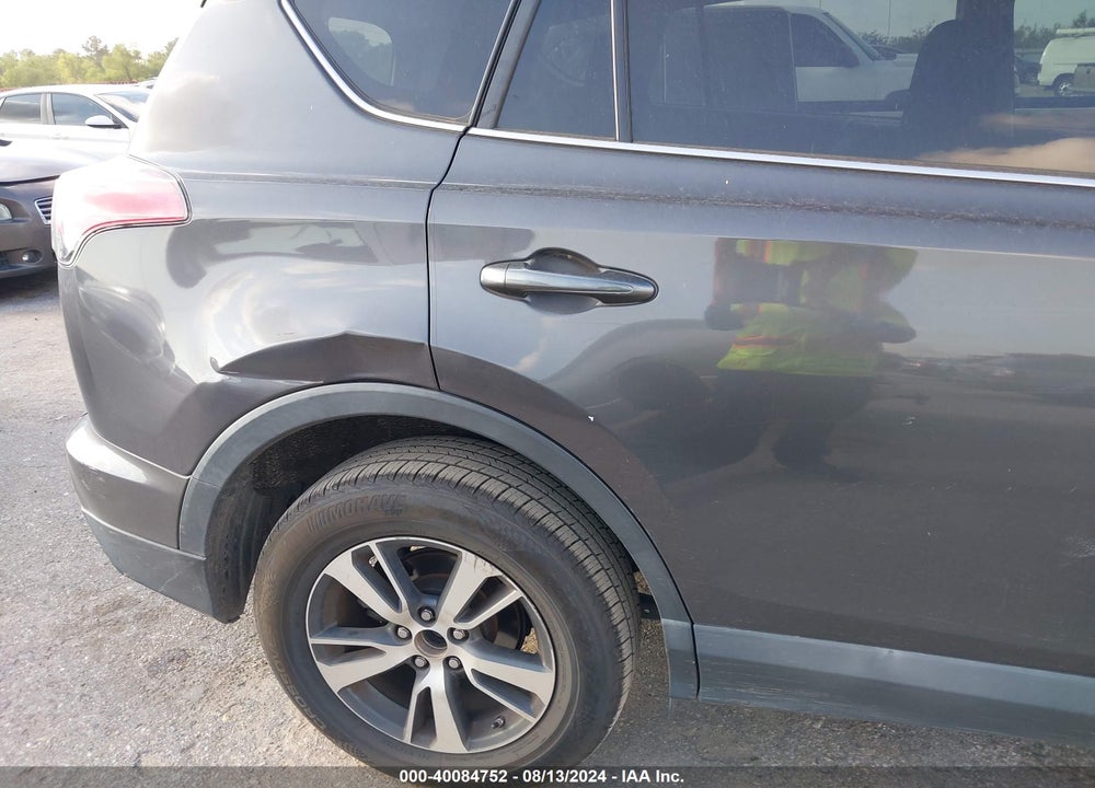 2018 TOYOTA RAV4 XLE VIN: 2T3WFREV1JW425905