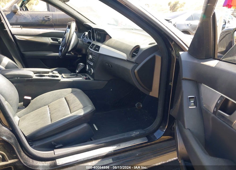2013 MERCEDES-BENZ C 250 LUXURY/SPORT VIN: WDDGF4HB2DR253936