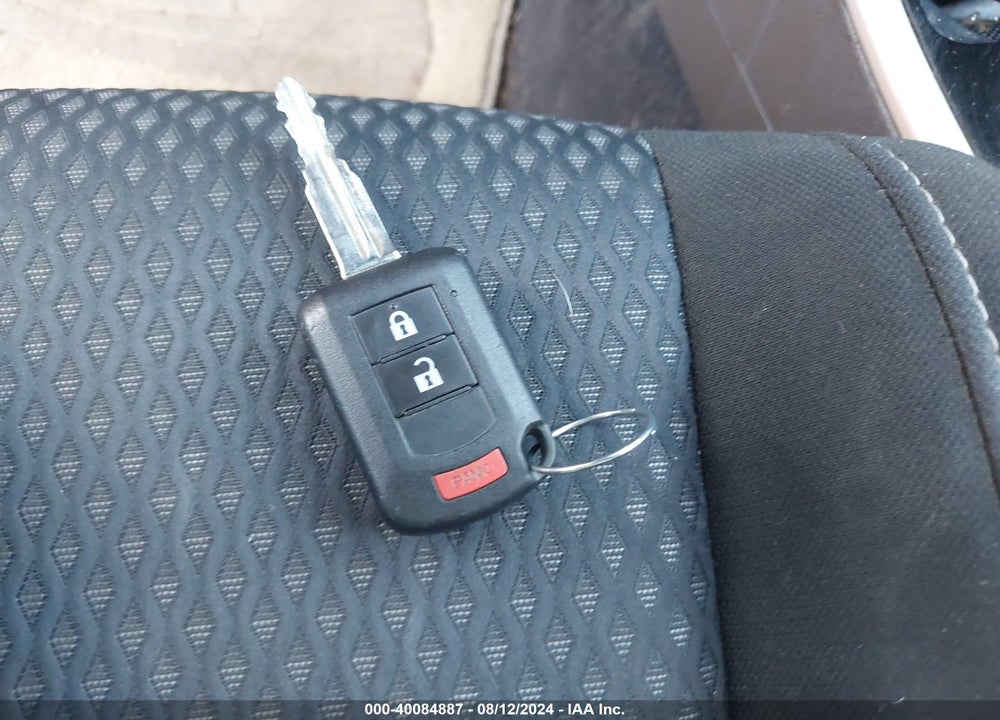 2018 MITSUBISHI OUTLANDER ES VIN: JA4AD2A33JZ035460