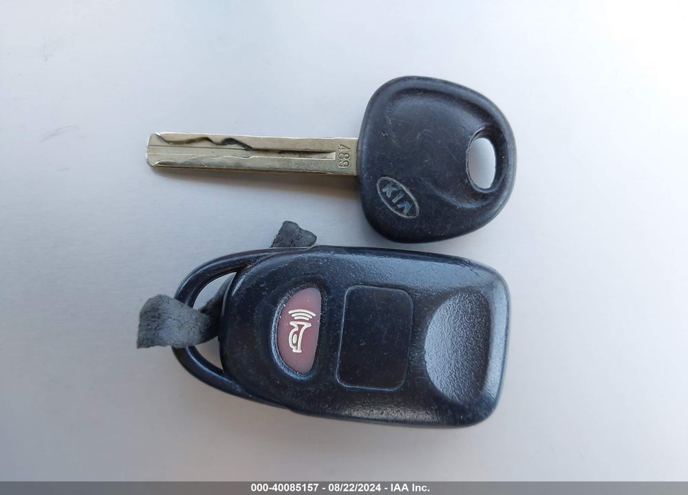 2013 KIA SORENTO LX VIN: 5XYKT3A10DG366596
