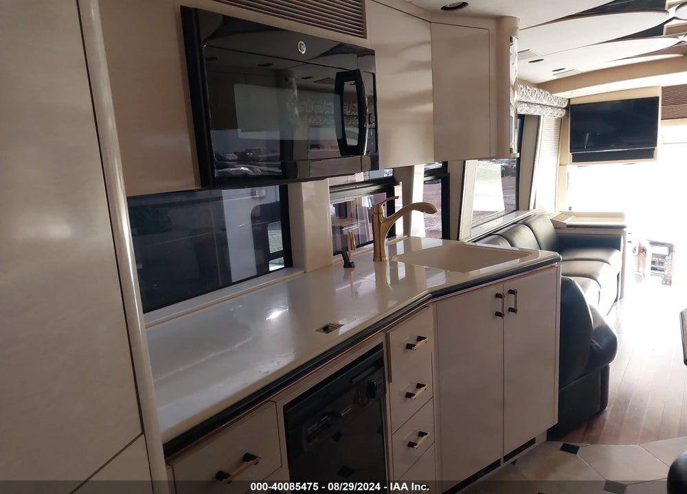 2001 PREVOST BUS VIN: 2PCV33494Y1013874