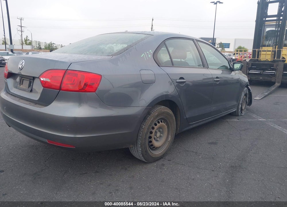 2014 VOLKSWAGEN JETTA 2.0L S VIN: 3VW2K7AJ1EM332100