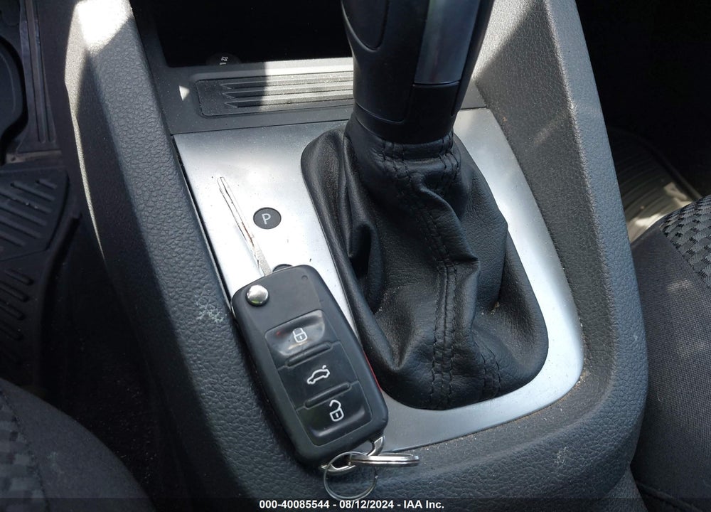 2014 VOLKSWAGEN JETTA 2.0L S VIN: 3VW2K7AJ1EM332100