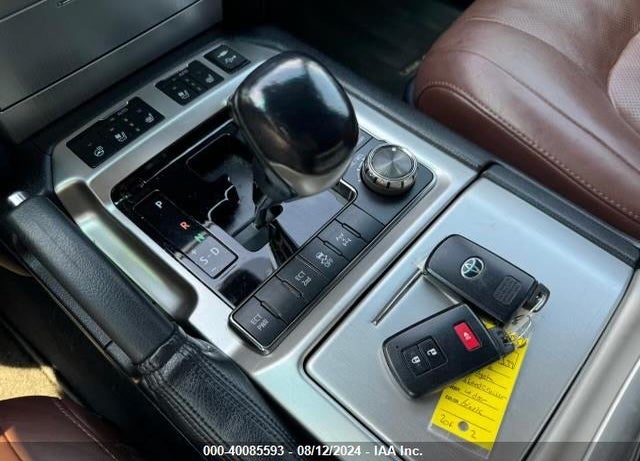 2016 TOYOTA LAND CRUISER V8 VIN: JTMCY7AJXG4041339
