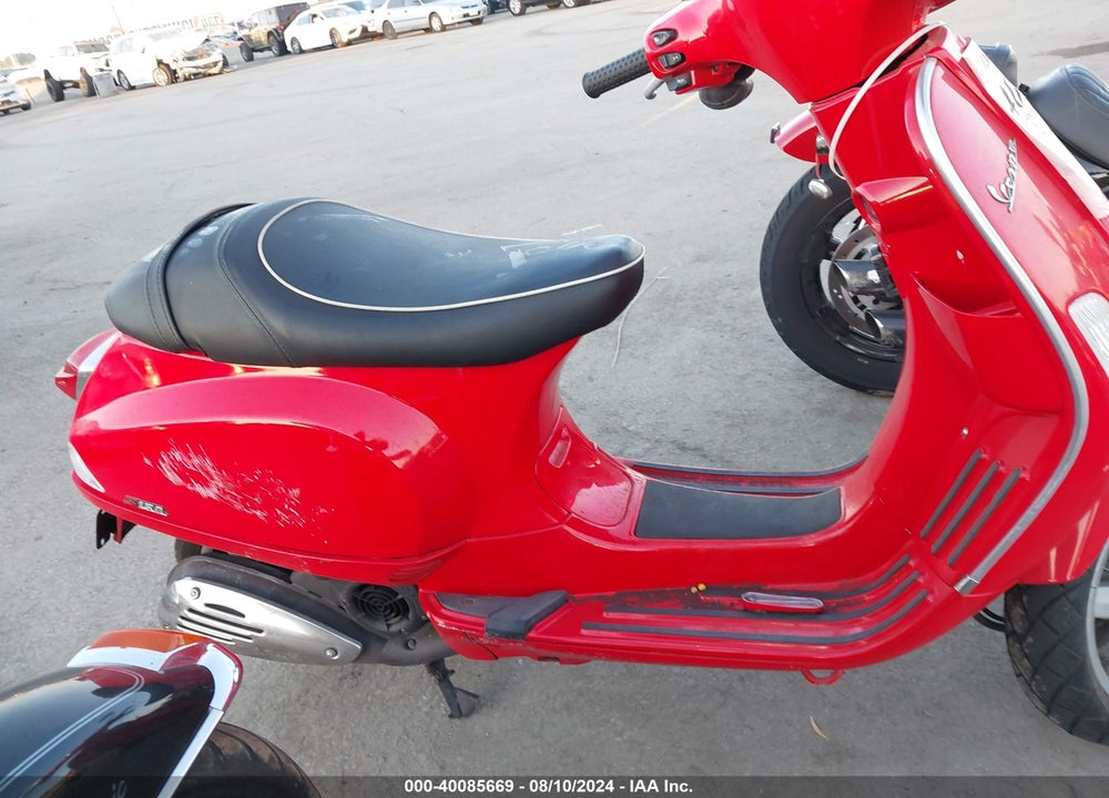 2010 VESPA LX 150 VIN: ZAPM448FXA5603613