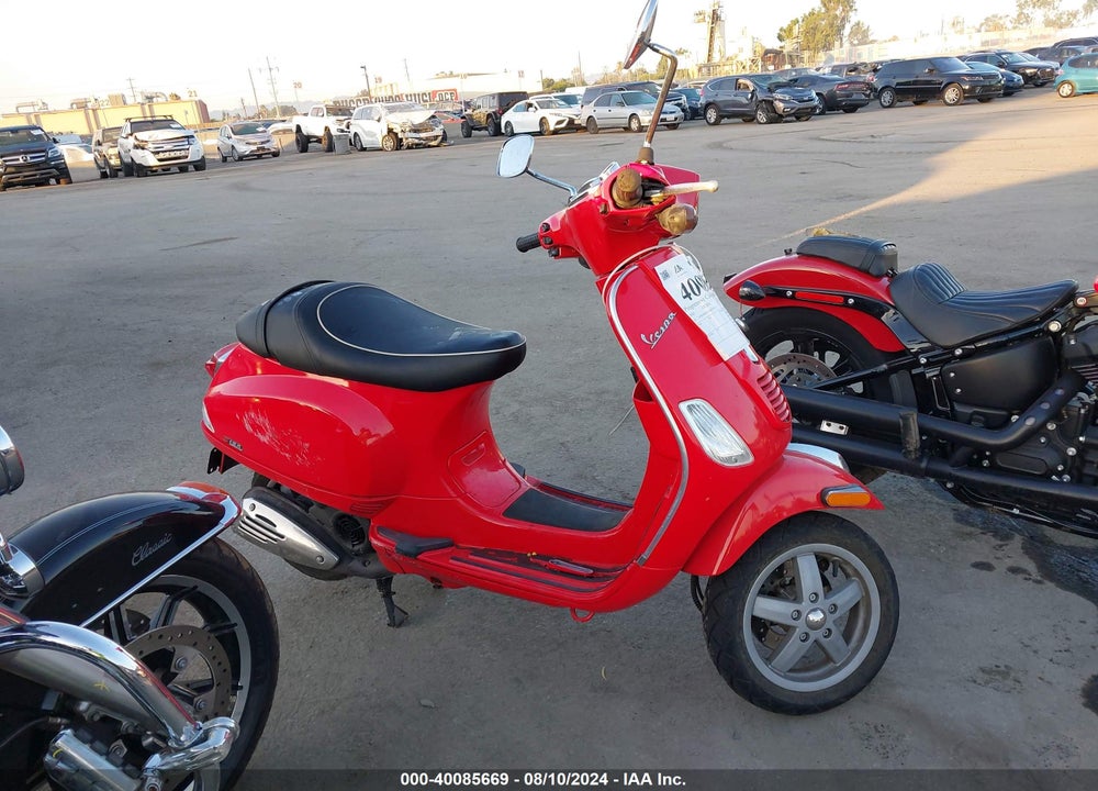 2010 VESPA LX 150 VIN: ZAPM448FXA5603613