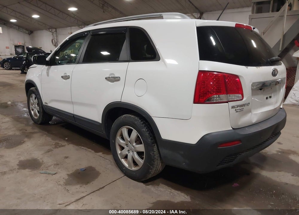 2013 KIA SORENTO LX VIN: 5XYKTCA60DG311447