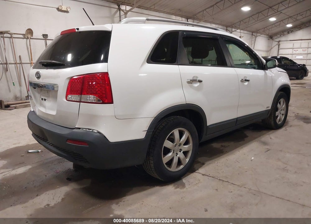 2013 KIA SORENTO LX VIN: 5XYKTCA60DG311447