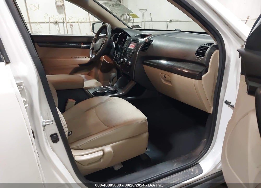 2013 KIA SORENTO LX VIN: 5XYKTCA60DG311447