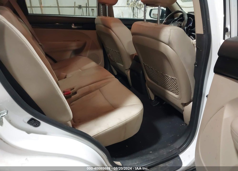 2013 KIA SORENTO LX VIN: 5XYKTCA60DG311447