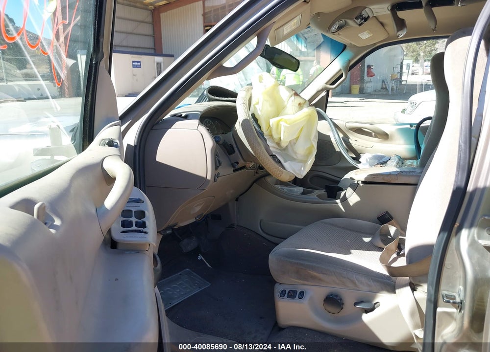 2001 FORD EXPEDITION XLT VIN: 1FMRU15L61LA16039