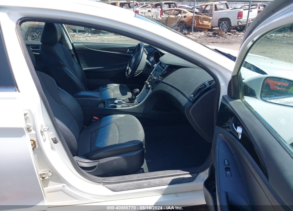 2014 HYUNDAI SONATA SE VIN: 5NPEC4AC5EH820212