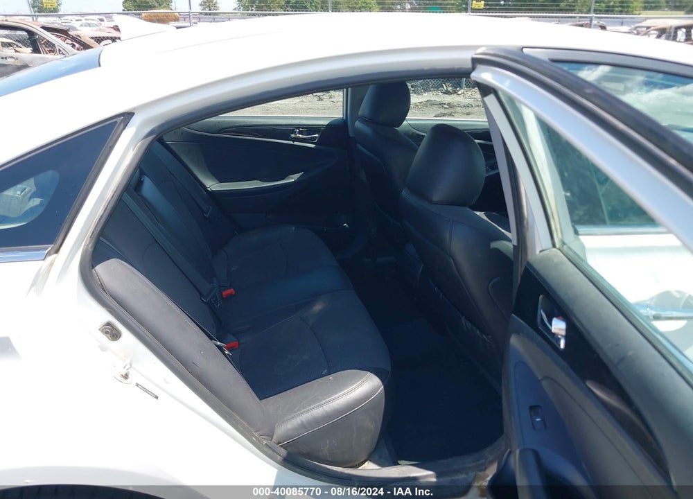 2014 HYUNDAI SONATA SE VIN: 5NPEC4AC5EH820212
