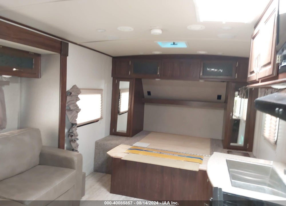 2019 PALOMINO BY FOREST R SOLAIRE SERIES M-205 VIN: 4X4TPAW26KN051672