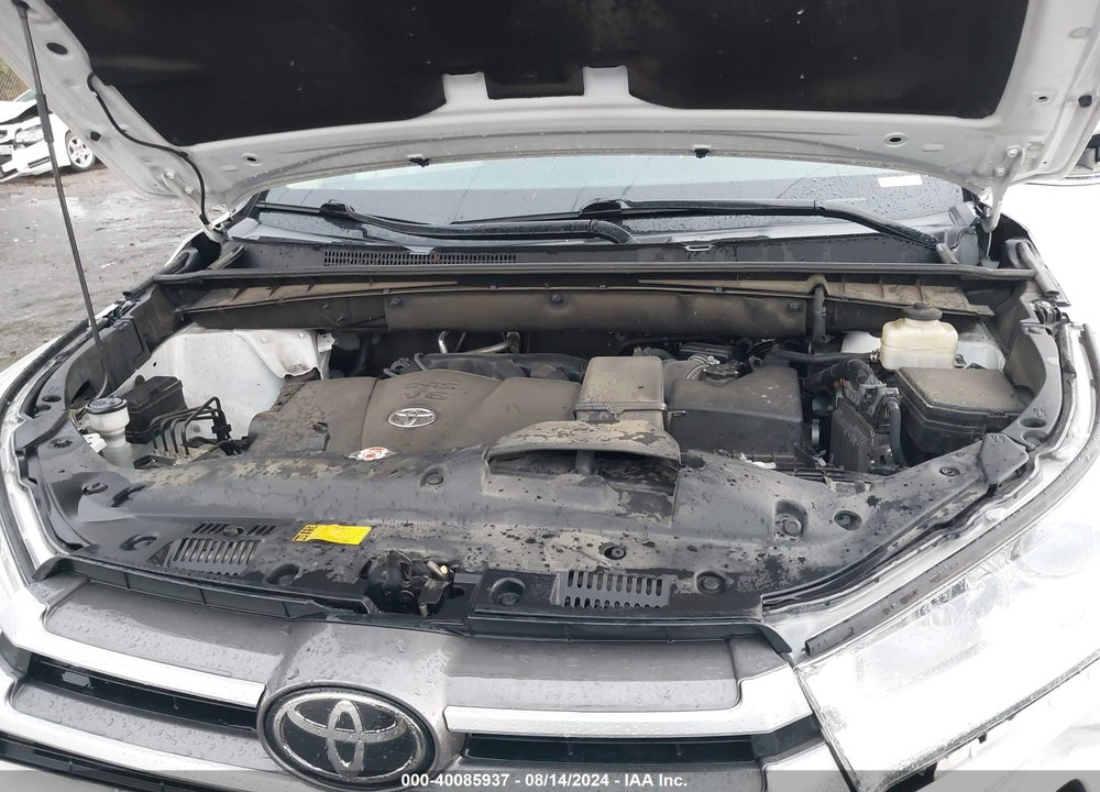 2018 TOYOTA HIGHLANDER XLE VIN: 5TDKZRFH9JS533317