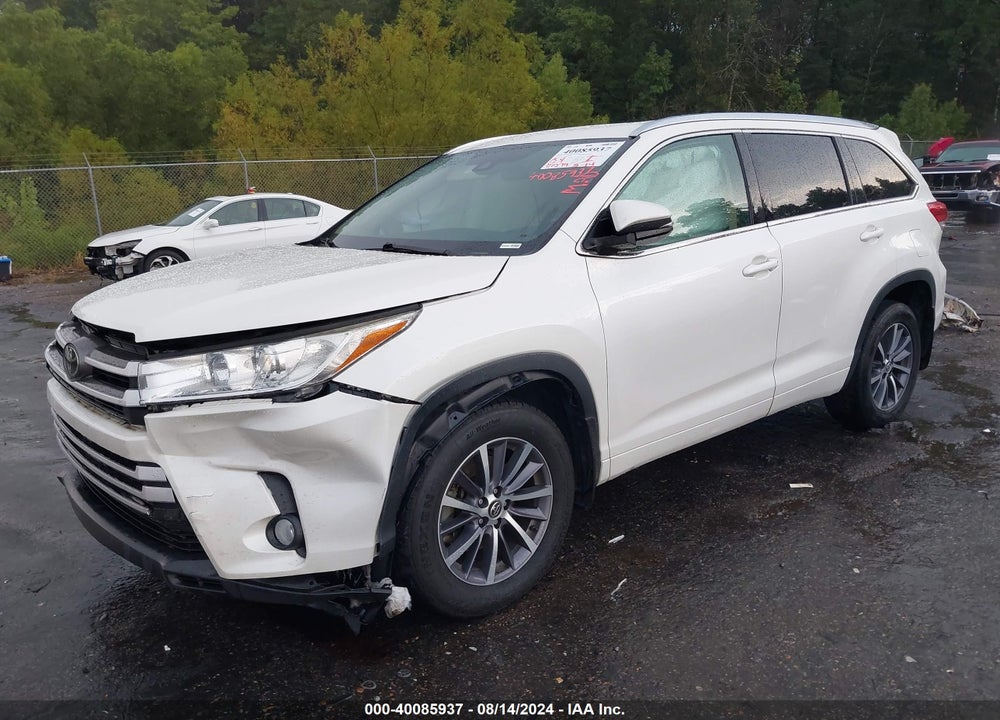 2018 TOYOTA HIGHLANDER XLE VIN: 5TDKZRFH9JS533317