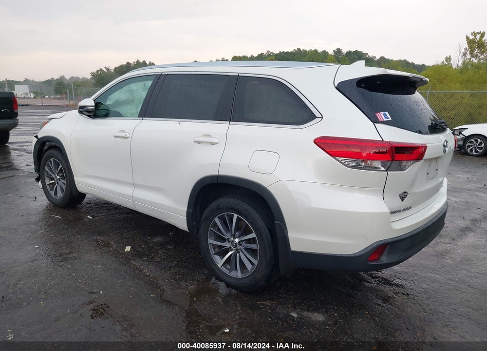 2018 TOYOTA HIGHLANDER XLE VIN: 5TDKZRFH9JS533317