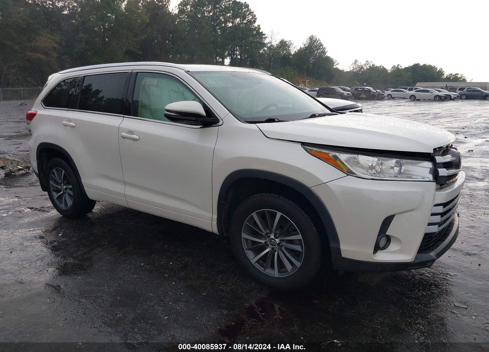 2018 TOYOTA HIGHLANDER XLE VIN: 5TDKZRFH9JS533317