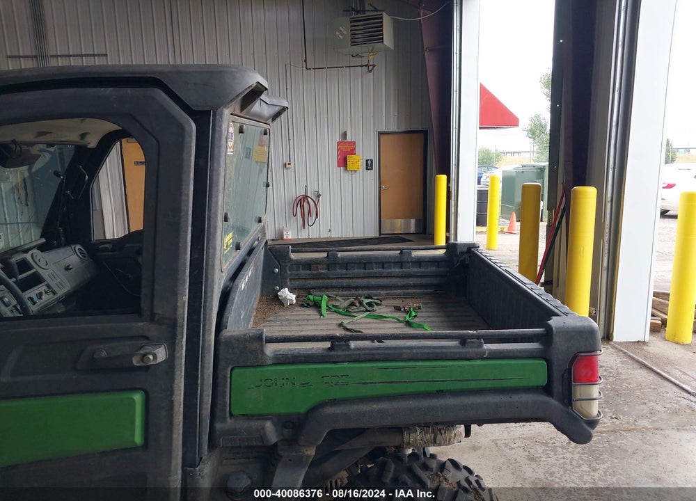 2018 JOHN DEERE XUV835M GATOR VIN: 1M0835MDVJM010385