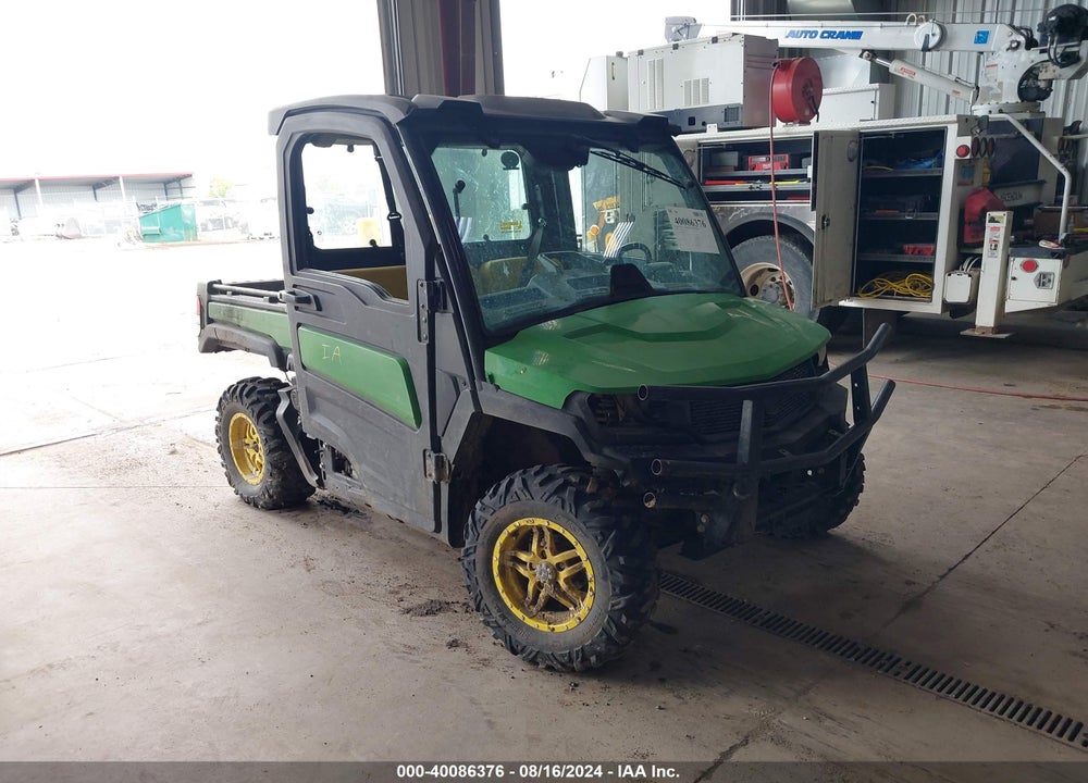 2018 JOHN DEERE XUV835M GATOR VIN: 1M0835MDVJM010385
