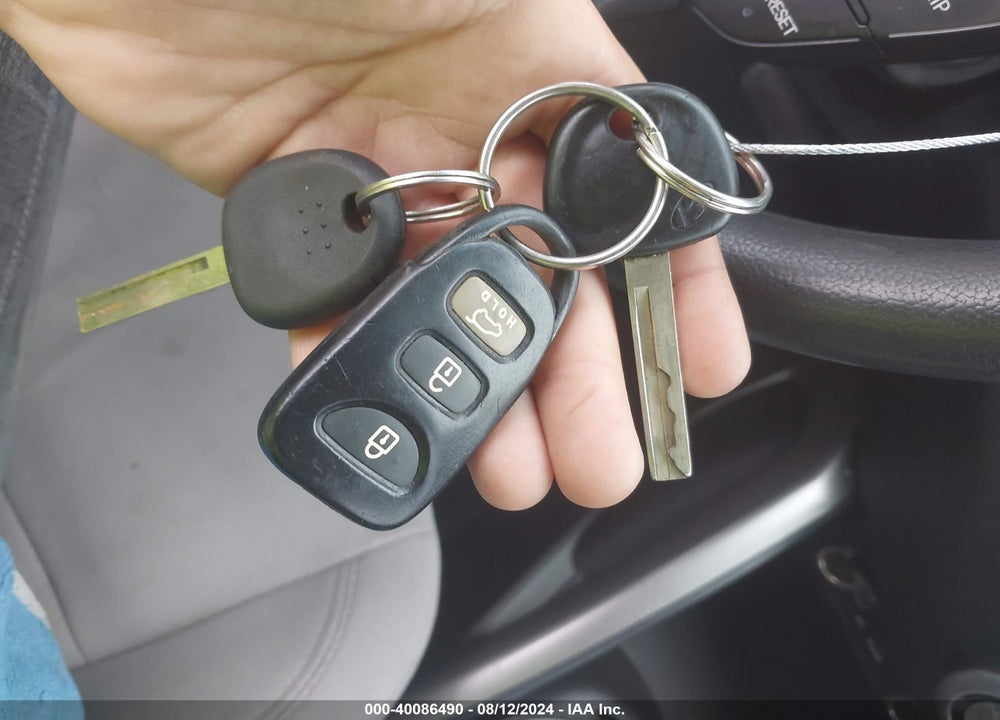 2013 HYUNDAI VELOSTER BASE W/GRAY VIN: KMHTC6AD4DU091082