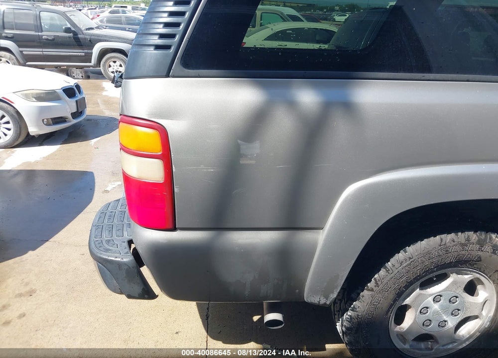 2002 CHEVROLET SUBURBAN 1500 LT VIN: 3GNFK16Z12G216851