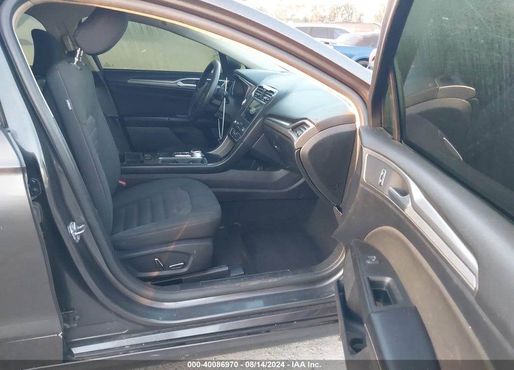 2019 FORD FUSION SE VIN: 3FA6P0HD1KR216039