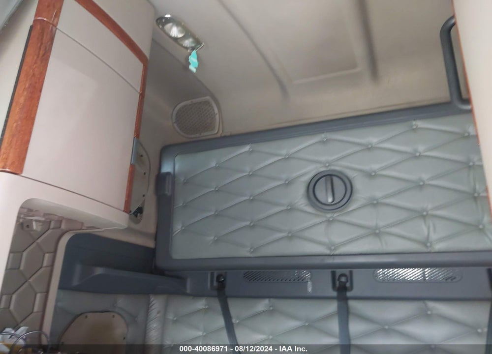 2017 FREIGHTLINER CASCADIA 125 VIN: 3AKJGLDRXHSHC1975