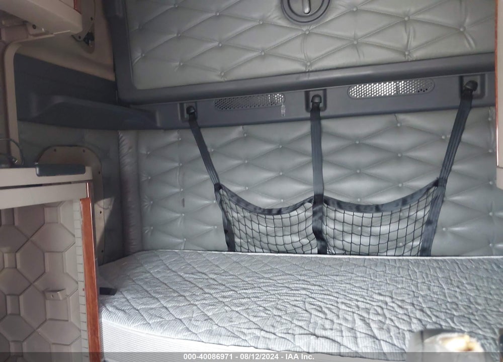 2017 FREIGHTLINER CASCADIA 125 VIN: 3AKJGLDRXHSHC1975