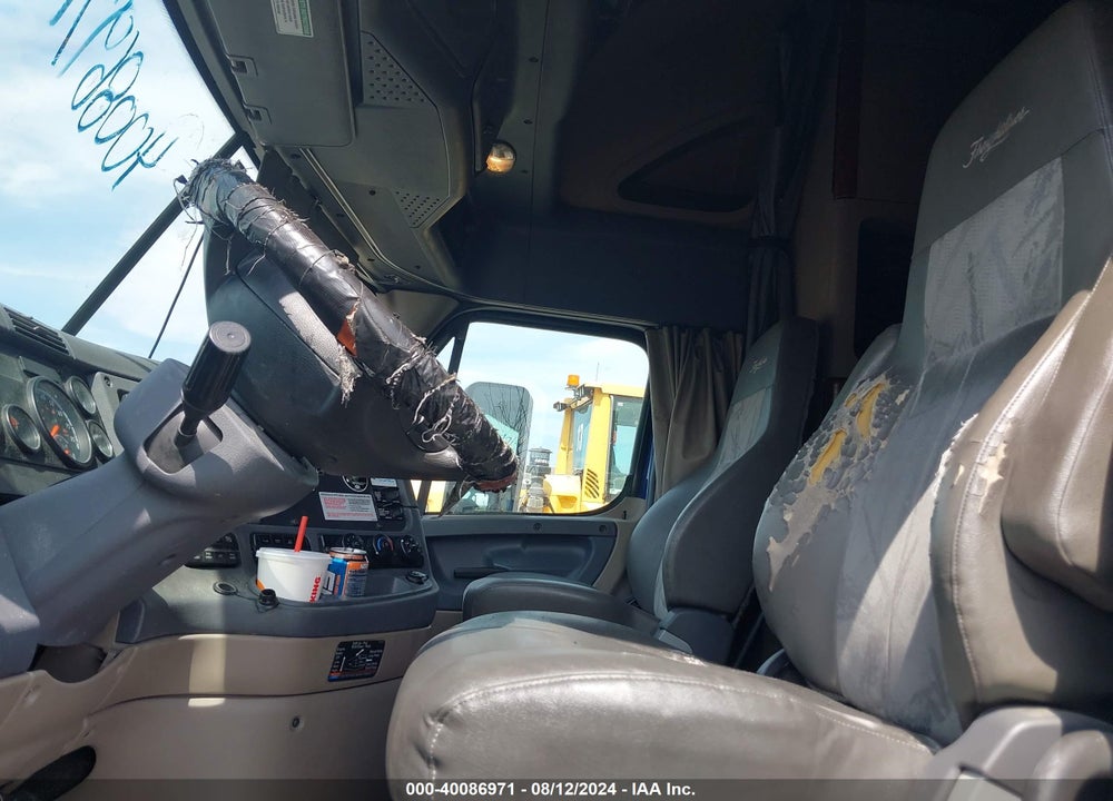 2017 FREIGHTLINER CASCADIA 125 VIN: 3AKJGLDRXHSHC1975