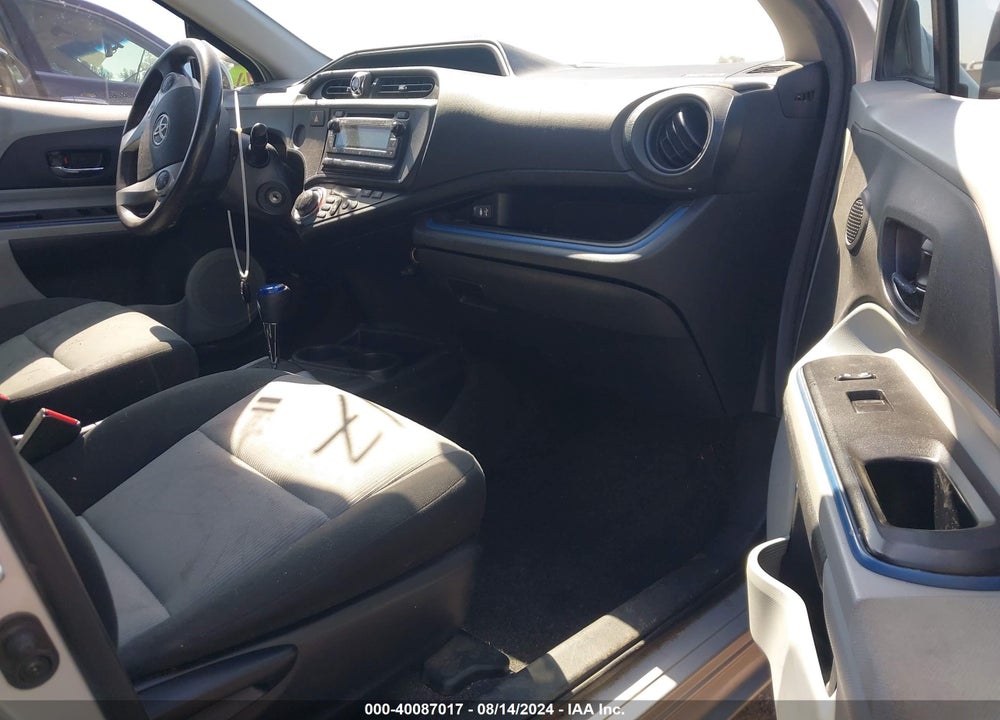 2013 TOYOTA PRIUS C TWO VIN: JTDKDTB32D1537216