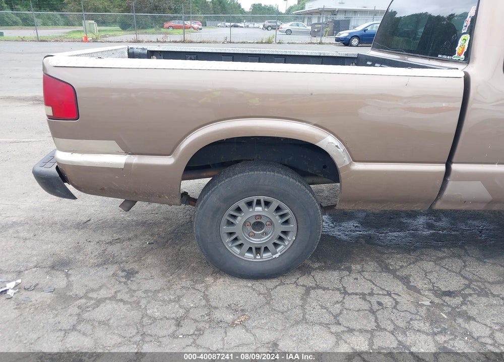2002 CHEVROLET S-10 VIN: 1GCDT19W328187244