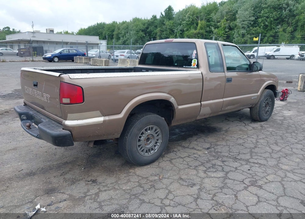 2002 CHEVROLET S-10 VIN: 1GCDT19W328187244