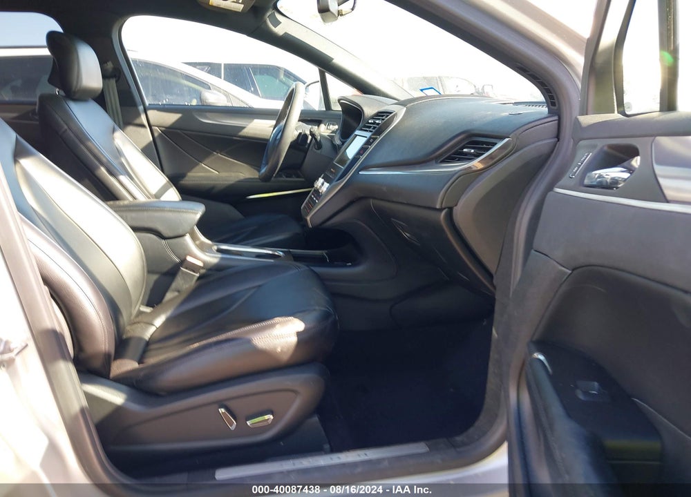2019 LINCOLN MKC STANDARD VIN: 5LMCJ1D90KUL17077